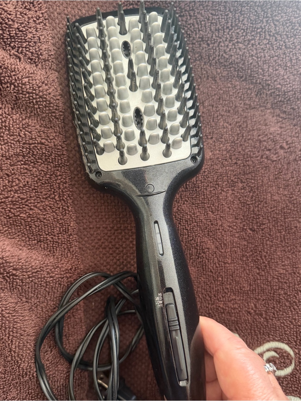 CONAIR INFINITI PRO SMOOTHING CERAMIC HOT BRUSH. BRAND NEW. NO BOX NEVER USED.